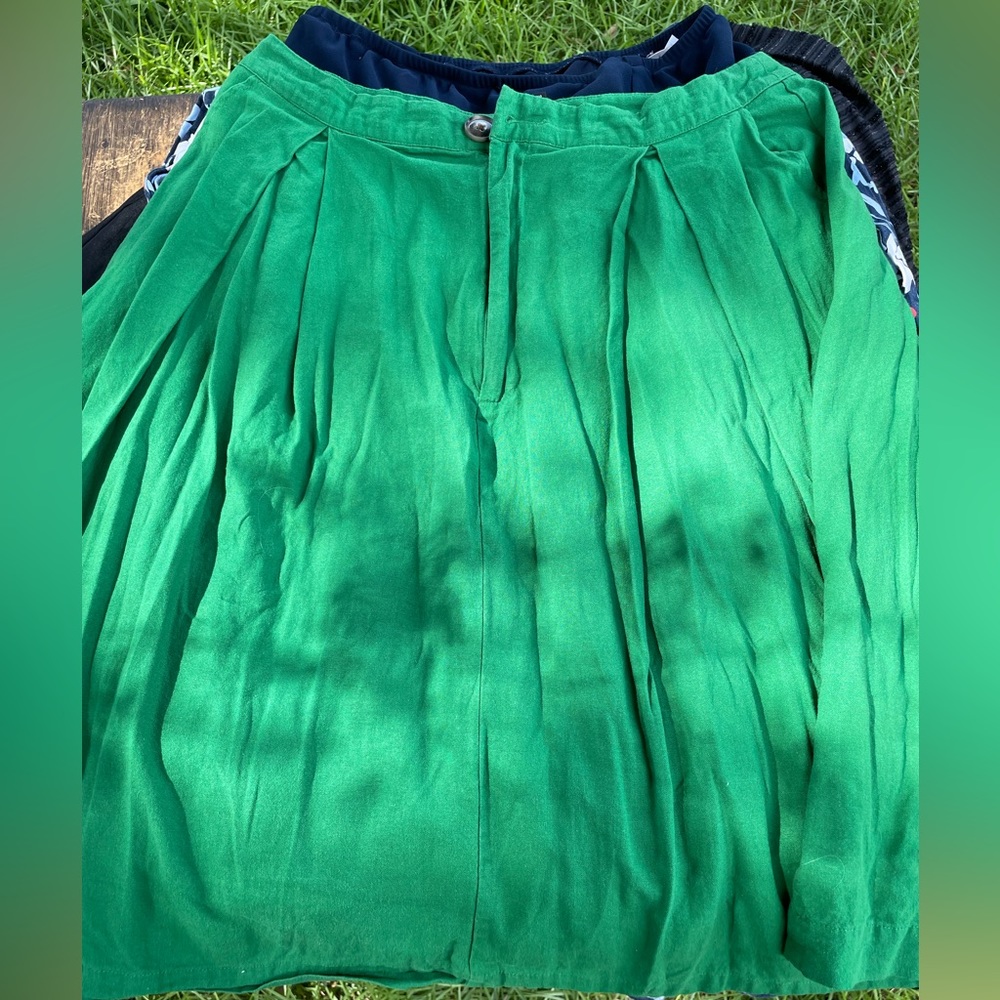 Green skirt. Size 16